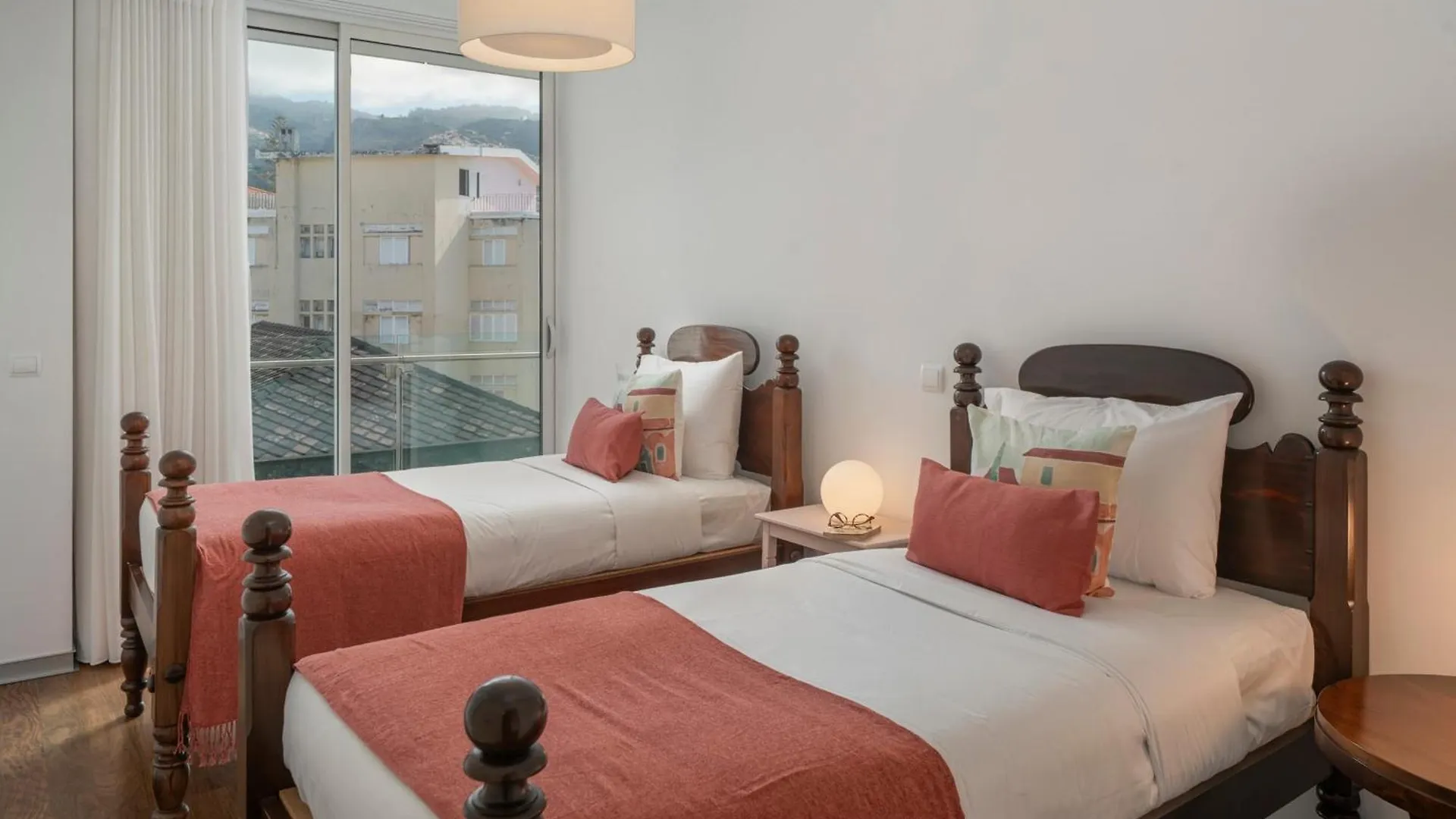 פונשל The Plaza Apartment By An Island Apart פורטוגל