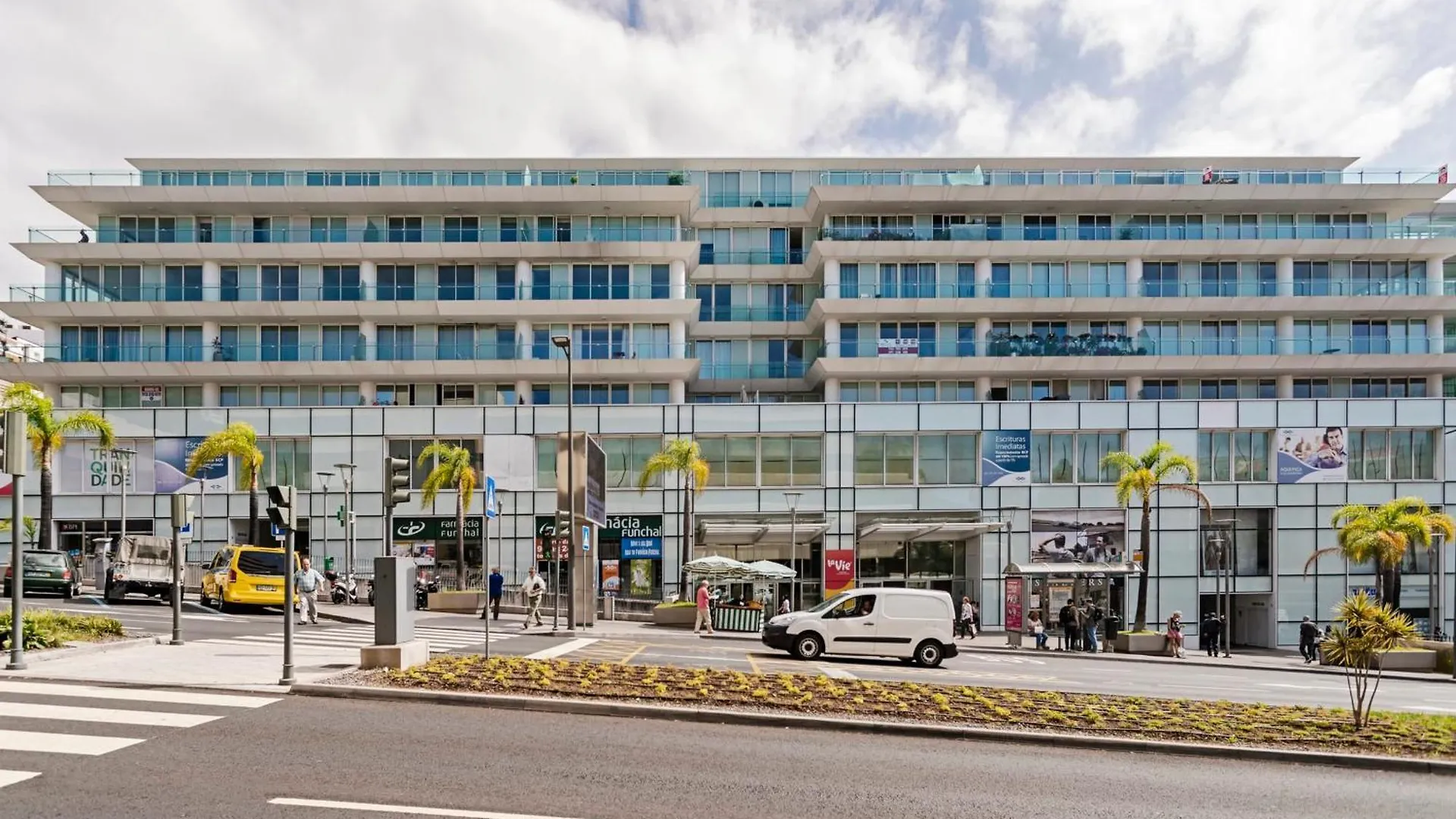 פונשל The Plaza Apartment By An Island Apart