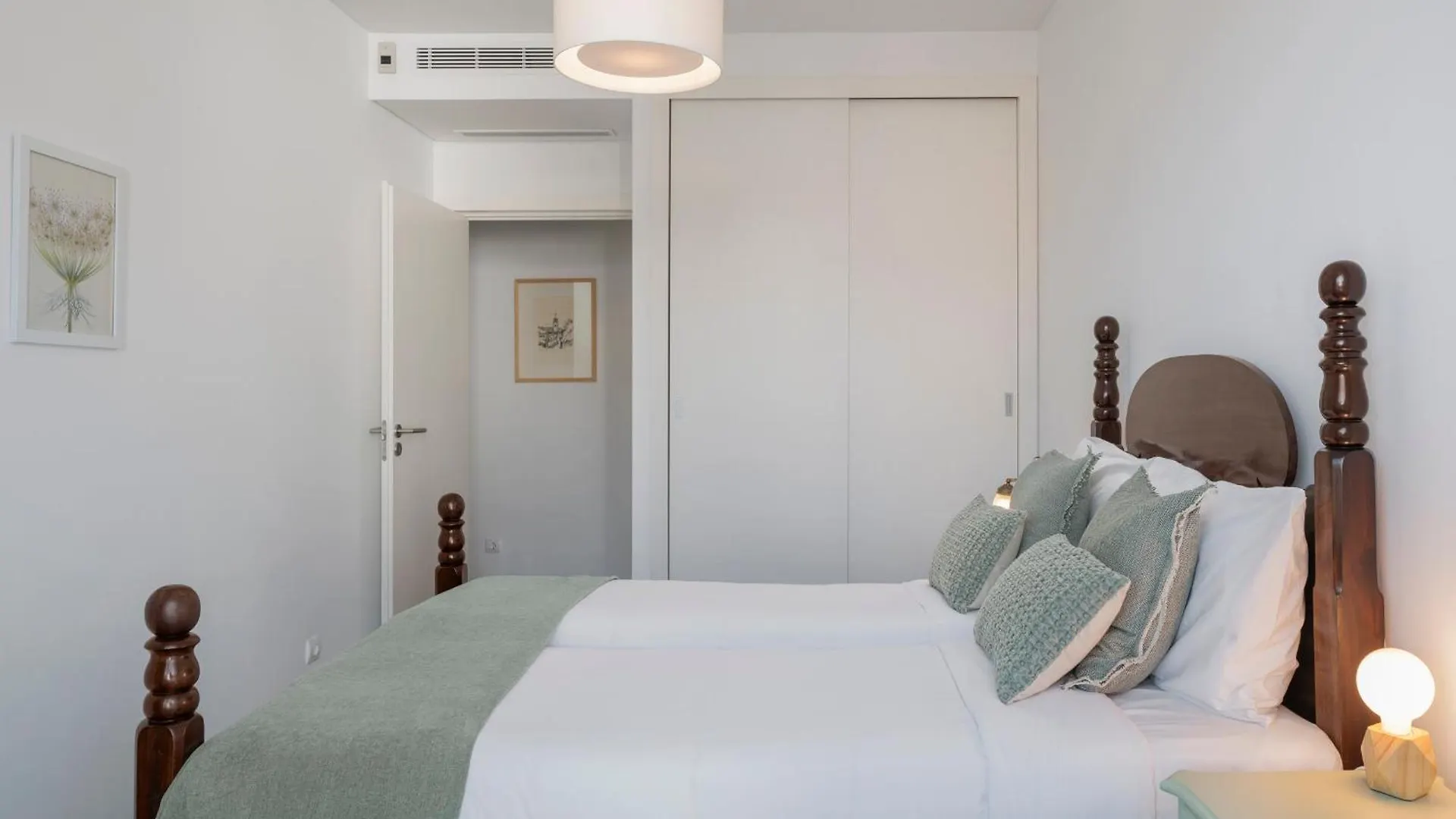 פונשל The Plaza Apartment By An Island Apart